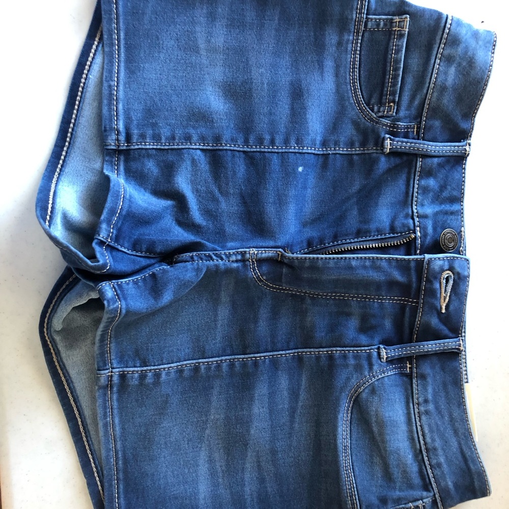 *NEW* SO shortie Jean shorts Size 5